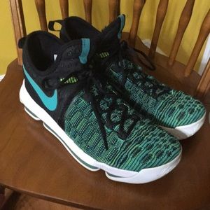 Nike men’s size 10 Kd 9